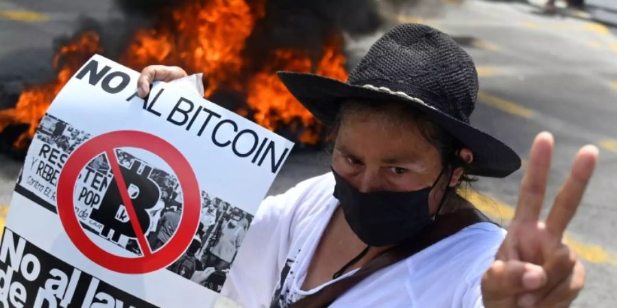 Demonstrant in San Salvador