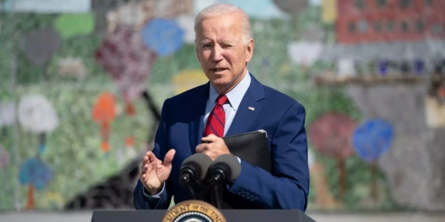 Biden beim Besuch einer Schule in Washington