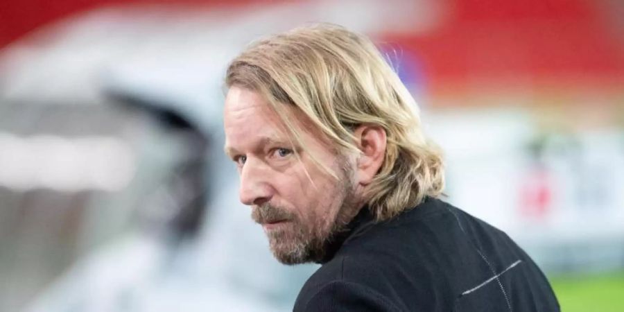 War mit der Schiedsrichter-Leistung in Frankfurt nicht zufrieden: VfB-Sportdirektor Sven Mislintat. Foto: Sebastian Gollnow/dpa