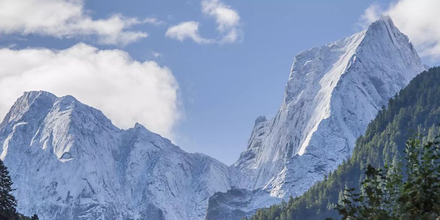 Die verunglückten Italiener wollten an die Nordostwand des Pizzo Badile (rechts). (Archivbild)