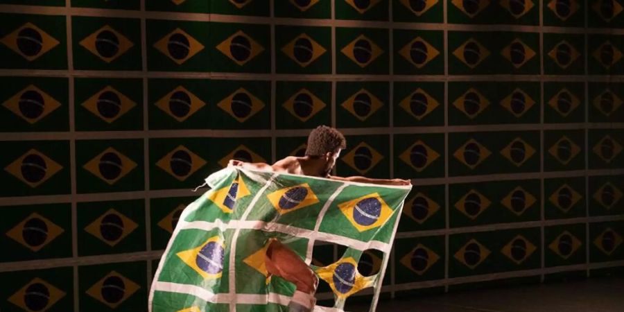 «O Samba do Crioulo Doido» von und mit dem brasilianischen Tänzer Luis de Abreus.