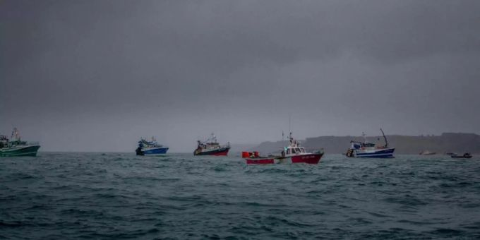 Französischen Fischerboote auf dem Ärmelkanal. Symbolbild. Foto: Gary Grimshaw/Bailiwick Express/PA Media/dpa Französischen Fischerboote auf dem Ärmelkanal. Symbolbild. Foto: Gary Grimshaw/Bailiwick Express/PA Media/dpa