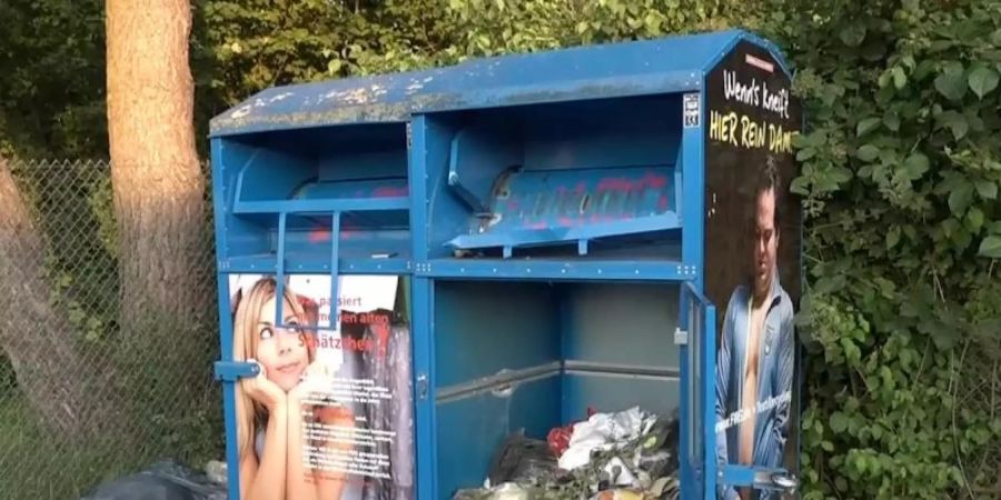Eine 25 Jahre alte Frau ist in einem der Container gestorben. Foto: Ralf Hettler/dpa