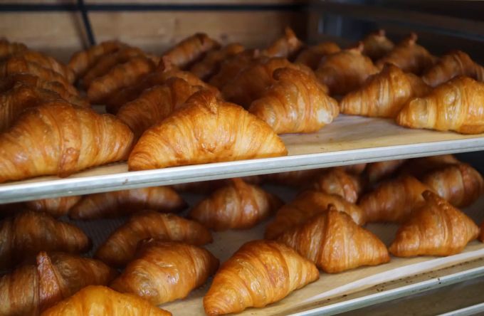 Nun können die Kunden auch sonntags frische «Gipfelis» bei der Jägerbäckerei kaufen. Jägerbäckerei