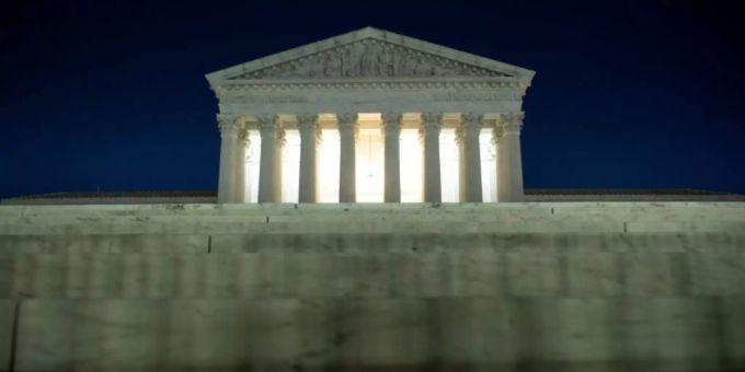 Der Supreme Court entscheidet einmal mehr zugunsten von Donald Trump. supreme court