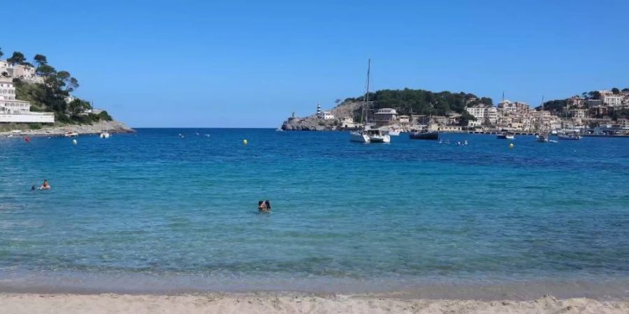 Nahezu leer ist dieser Strand auf Mallorca. Foto: Clara Margais/dpa