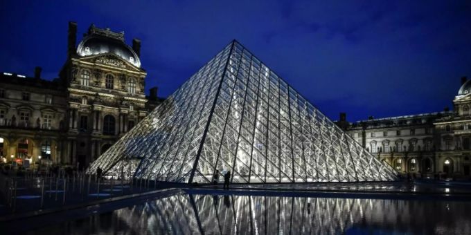 Der Louvre in Paris. louvre