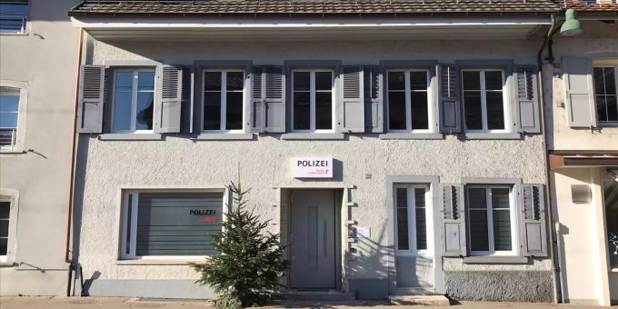 Polizeiposten wird in Betrieb genommen.