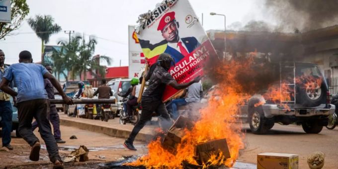 Die Festnahme von Wine löste Proteste in Kampala aus. Die Festnahme von Wine löste Proteste in Kampala aus.