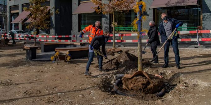 V.l.n.r.: Herbert Notter (Gesamtprojektleiter), Catherine Blum (Leiterin des Teilprojekts Grünplanung), Peter Spörri (Gemeindepräsident), Philipp Maurer (Ressortvorsteher Tiefbau und Landschaft.