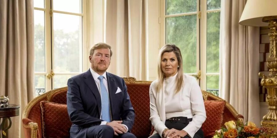 König Willem-Alexander und Königin Máxima wenden sich in einer Videobotschaft an die niederländische Bevölkerung und sprechen darin über den Abbruch ihres Urlaubs in Griechenland. Foto: Koen Van Weel/ANP/dpa