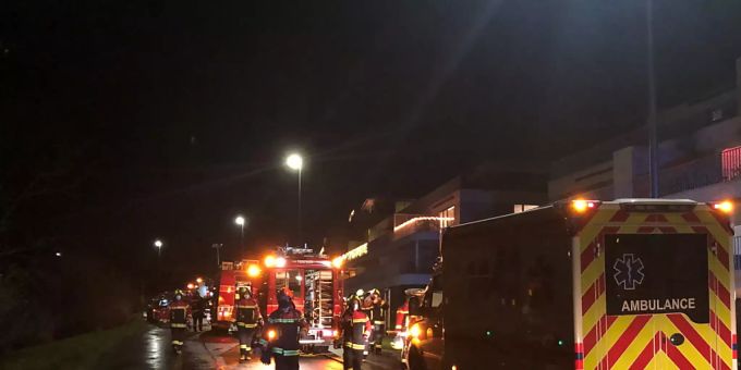 Mehr als 100'000 Franken beträgt der Sachschaden, den ein vergessener, brennender Adventskranz in Rorschacherberg SG verursacht hat. Beim Wohnungsbrand wurde niemand verletzt. Mehr als 100'000 Franken beträgt der Sachschaden, den ein vergessener, brennender Adventskranz in Rorschacherberg SG verursacht hat. Beim Wohnungsbrand wurde niemand verletzt.