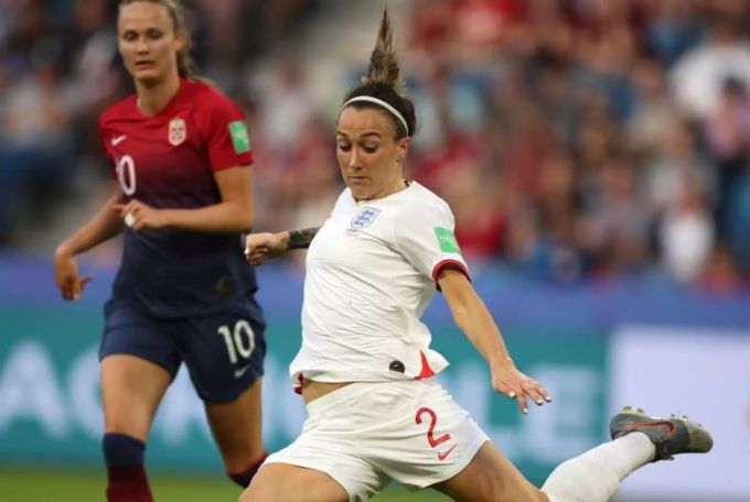 lucy bronze