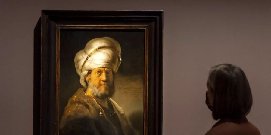 Das Brustbild eines Mannes in orientalischer Kleidung (1635) diente Rembrandt wohl vor allem als Herausforderung, den Turban prunkvoll ins Licht zu stellen.
