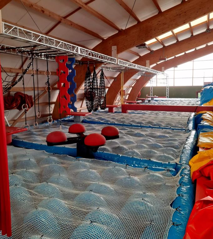 Die Ninja-Warrior-Strecke in der Jumpfactory in Wohlen. Jumpfactory Wohlen