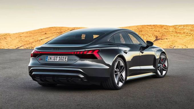 Die mächtigen Backen des Audi RS E-Tron GT sorgen für Aufsehen, die 646PS auch Audi RS E-Tron GT