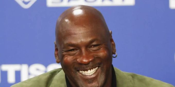 Der ehemalige US-amerikanische Basketballspieler Michael Jordan hat eine enorm grosse Fangemeinschaft und wird von vielen verehrt. (Archivbild) michael jordan