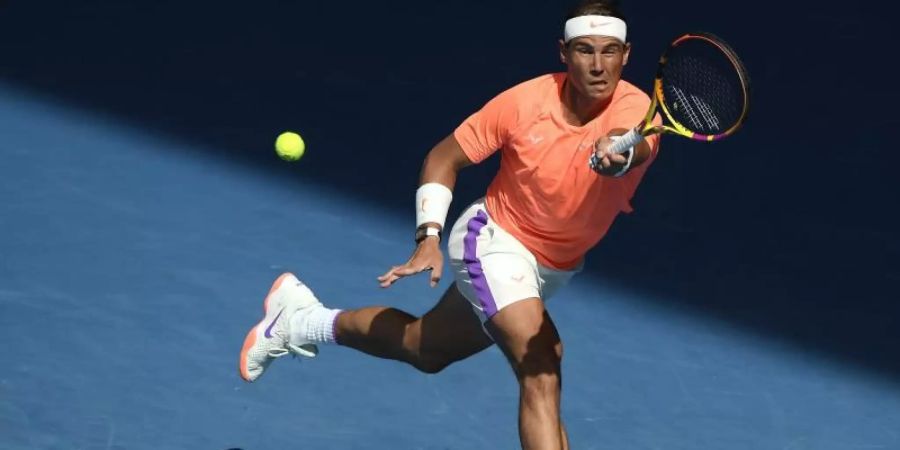 Steht nach einem klaren Sieg über Fabio Fognini im Viertelfinale: Rafael Nadal in Aktion. Foto: Andy Brownbill/AP/dpa