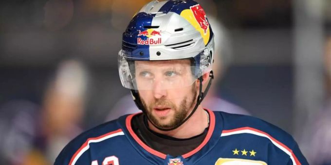 Wird beim EHC Red Bull München eingebunden: Ex-Kapitän Michael Wolf. Foto: Tobias Hase/dpa Wird beim EHC Red Bull München eingebunden: Ex-Kapitän Michael Wolf. Foto: Tobias Hase/dpa