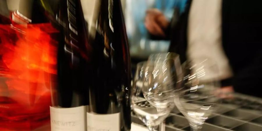 Laut einer DAK-Umfrage finden es 65 Prozent der Befragten grundsätzlich sinnvoll, mehrere Wochen auf Alkohol, Süssigkeiten oder handy zu verzichten. Foto: Gerald Matzka/dpa-Zentralbild/dpa