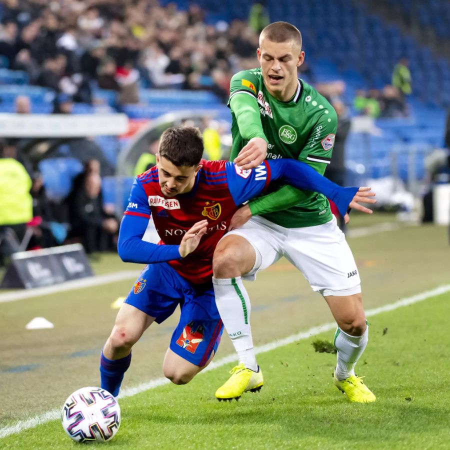 Edon Zhegrova und der FC Basel treffen heute auf St.Gallen.