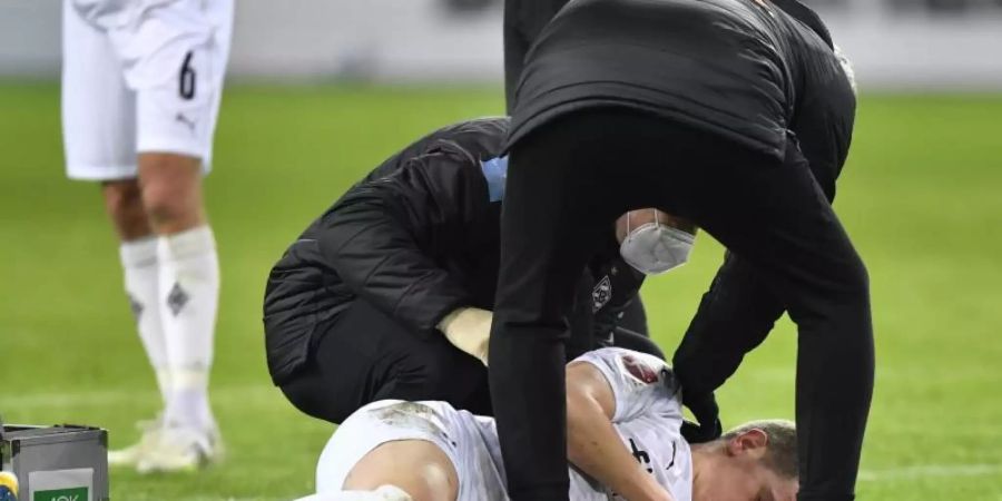 Gladbachs Matthias Ginter erlitt im Spiel gegen den FC Bayern eine schwere Gehirnerschütterung. Foto: Martin Meissner/AP/Pool/dpa
