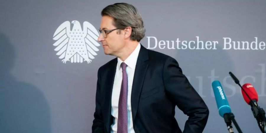 Andreas Scheuer (CSU) verlässt das Pressestatement zu Beginn der Sitzung des Maut-Untersuchungsausschusses des Bundestags. Foto: Kay Nietfeld/dpa