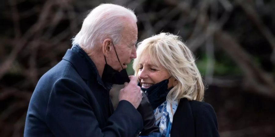 jill biden netzstrümpfen