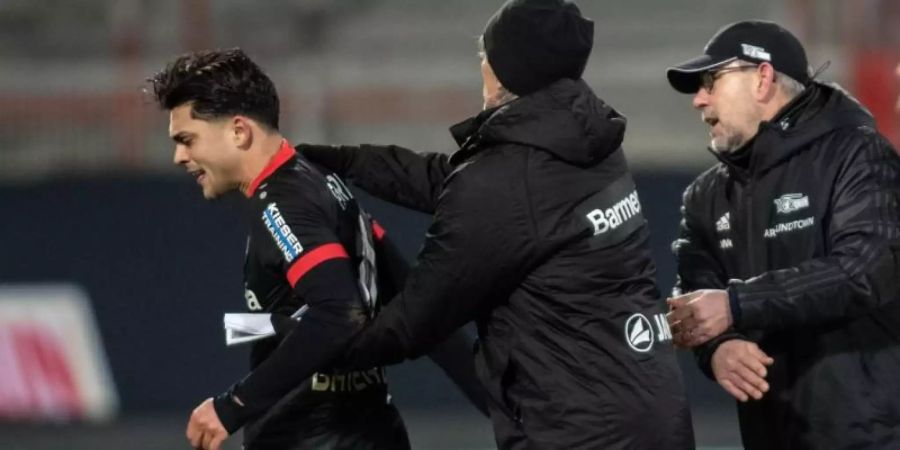 Der Wirbel um die angeblichen verbalen Anfeidungen gegen Bayer-Profi Amiri (l) durch einen Union-Spieler überlagerten das Spiel. Foto: Andreas Gora/dpa-Pool/dpa