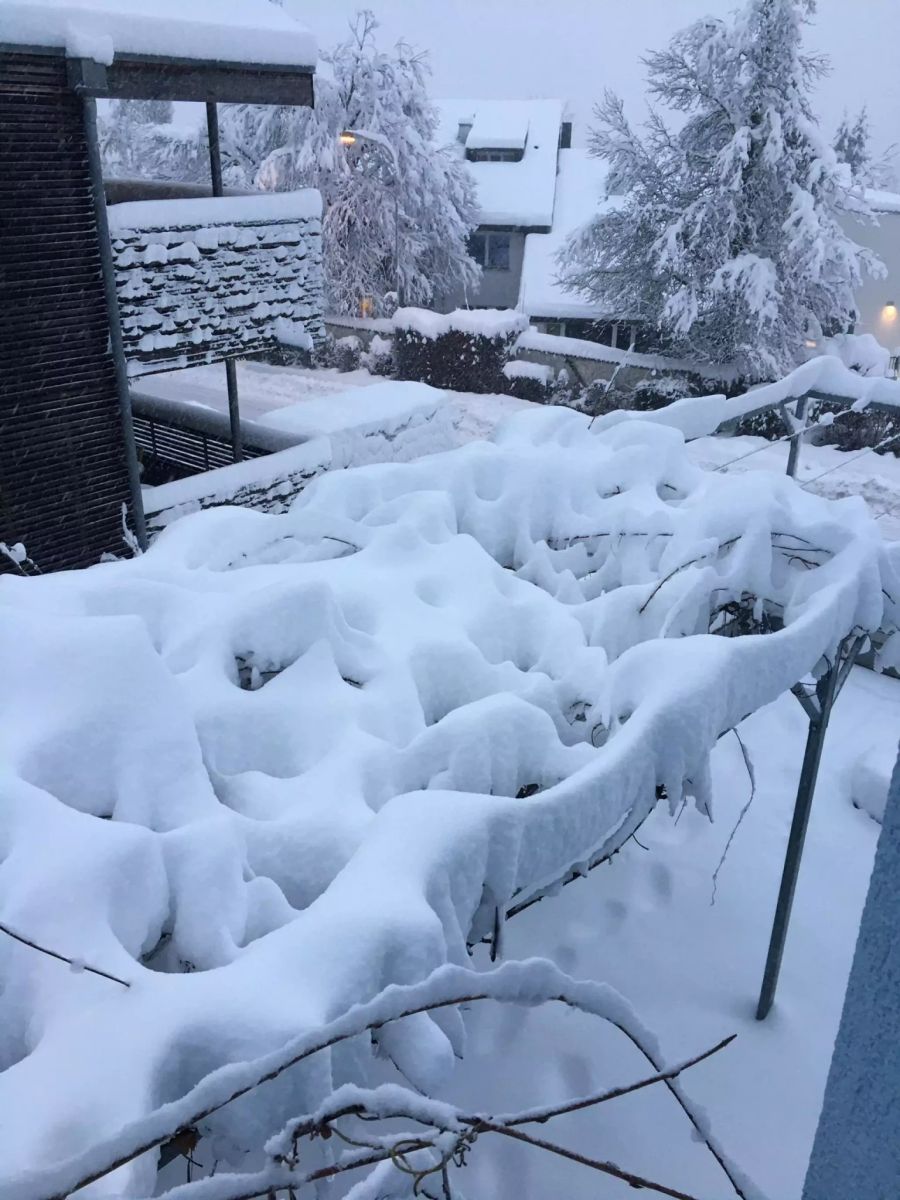 Die Zürcher Gemeinde Urdorf ist am Freitag ein richtiges Winterparadies.