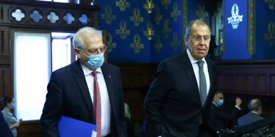 Borrell (l.) und Lawrow