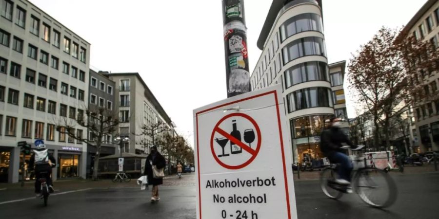 Alkoholverbotsschild in Frankfurt am Main