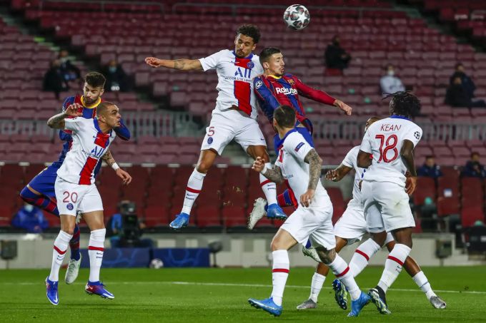 Der Schlichter beim FC Barcelona: Clément Lenglet im Kopfballduell. FC Barcelona