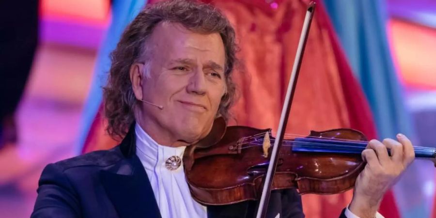 Andre Rieu macht sich Sorgen über die Zukunft seines Orchesters. Foto: arifoto UG/dpa-Zentralbild/dpa