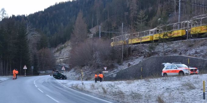 Am Donnerstag kam es auf der Nationalstrasse N29 Richtung Tiefencastel zu einem Selbstunfall. tiefencastel
