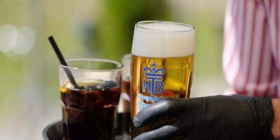 In den Branchen Gastronomie und Veranstaltungen gibt es überdurchschnittlich viele Mini-Jobs. Foto: Sebastian Willnow/dpa-Zentralbild/dpa