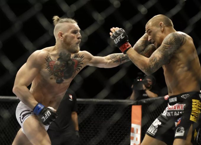 Conor McGregor (li.) beim ersten Aufeinandertreffen mit Dustin Poirier im Jahr 2014. Conor McGregor Dustin Poirier