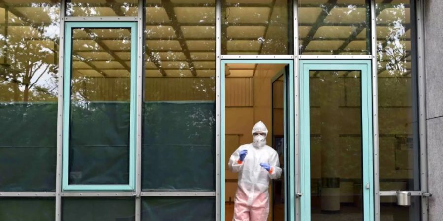 Mehr als 10.000 Corona-Neuinfektionen in Deutschland