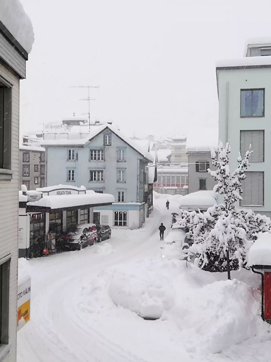 Riesige Schneemengen auch in Einsiedeln SZ.