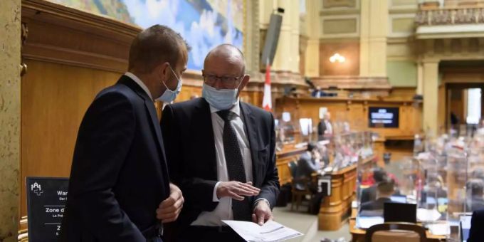 Im Bundeshaus - Verwaltungsdelegation verschärft Maskenpflicht