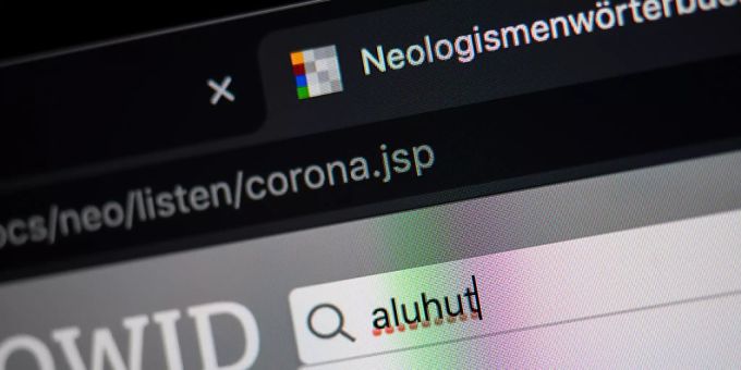 Seit Corona wieder im Trend: Das Wort Aluhut. Coronavirus Sprache Corona-Massnahmen
