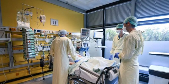 Behandlung eines Corona-Patienten Behandlung eines Corona-Patienten