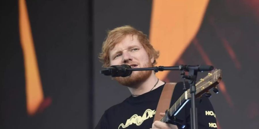 Der britische Sänger Ed Sheeran bei einem Konzert 2019 in Helsinki. Foto: Emmi Korhonen/Lehtikuva/dpa