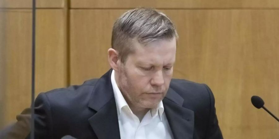 Der Hauptangeklagte Stephan Ernst wartet vor Verhandlungsbeginn im Gerichtssaal. Foto: Ronald Wittek/EPA/Pool/dpa