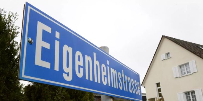 Diebe haben in Pfaffnau LU mehrere Strassenschilder gestohlen. Die Gemeinde redet ihnen nun ins Gewissen. (Symbolbild) Strassenschilder Diebe