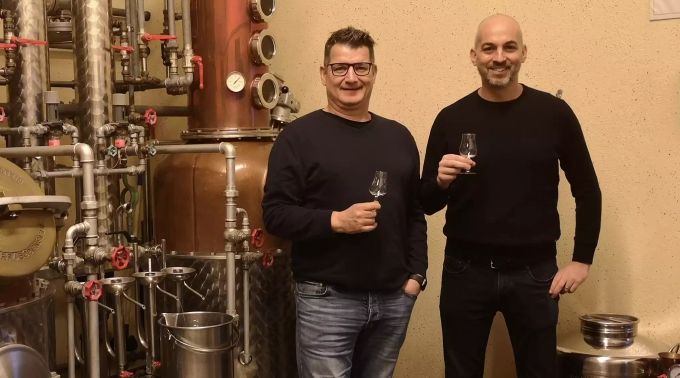 Die Aarauer Michael Stampfli und Jean Hächler hegen bereits Pläne für zwei weitere Gin-Editionen. Michael Stampfli Jean Hächler