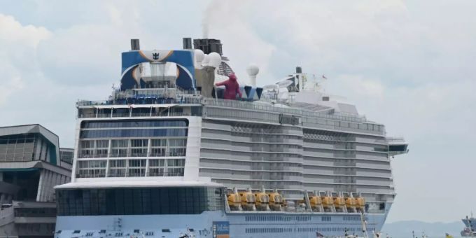 Die «Quantum of the Seas» im Hafen von Singapur Die «Quantum of the Seas» im Hafen von Singapur