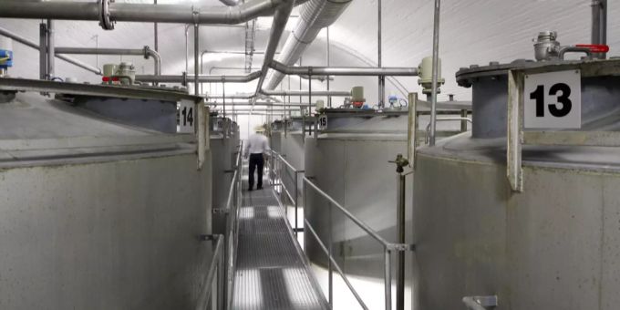 Die Lagertanks im Alkohol Bunker im Alkohollager auf dem Gelände der Eidgenössischen Alkoholverwaltung des Bundes in Schachen im Kanton Luzern. Alkohollager