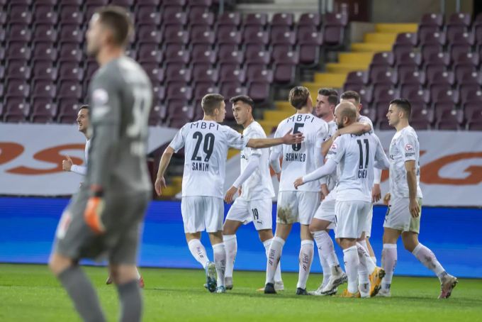 Vaduz bejubelt den späten Ausgleich in der Super League gegen Servette. Super League