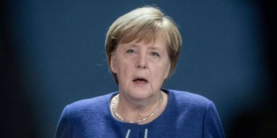 «Der vor uns liegende Winter wird uns allen noch viel abverlangen», sagte Merkel in ihrem am Samstag veröffentlichten Video-Podcast. Foto: Michael Kappeler/dpa-pool/dpa